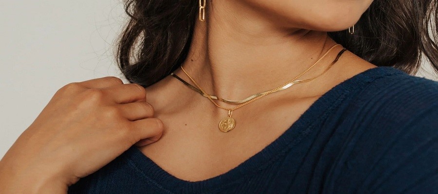 راهنمای انتخاب طول زنجیر طلا برای بانوان - فروشگاه طلا و جواهر اریکا
